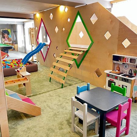 Hotel Arte Spa & Park Velingrad Luaran gambar The interior of the children's area