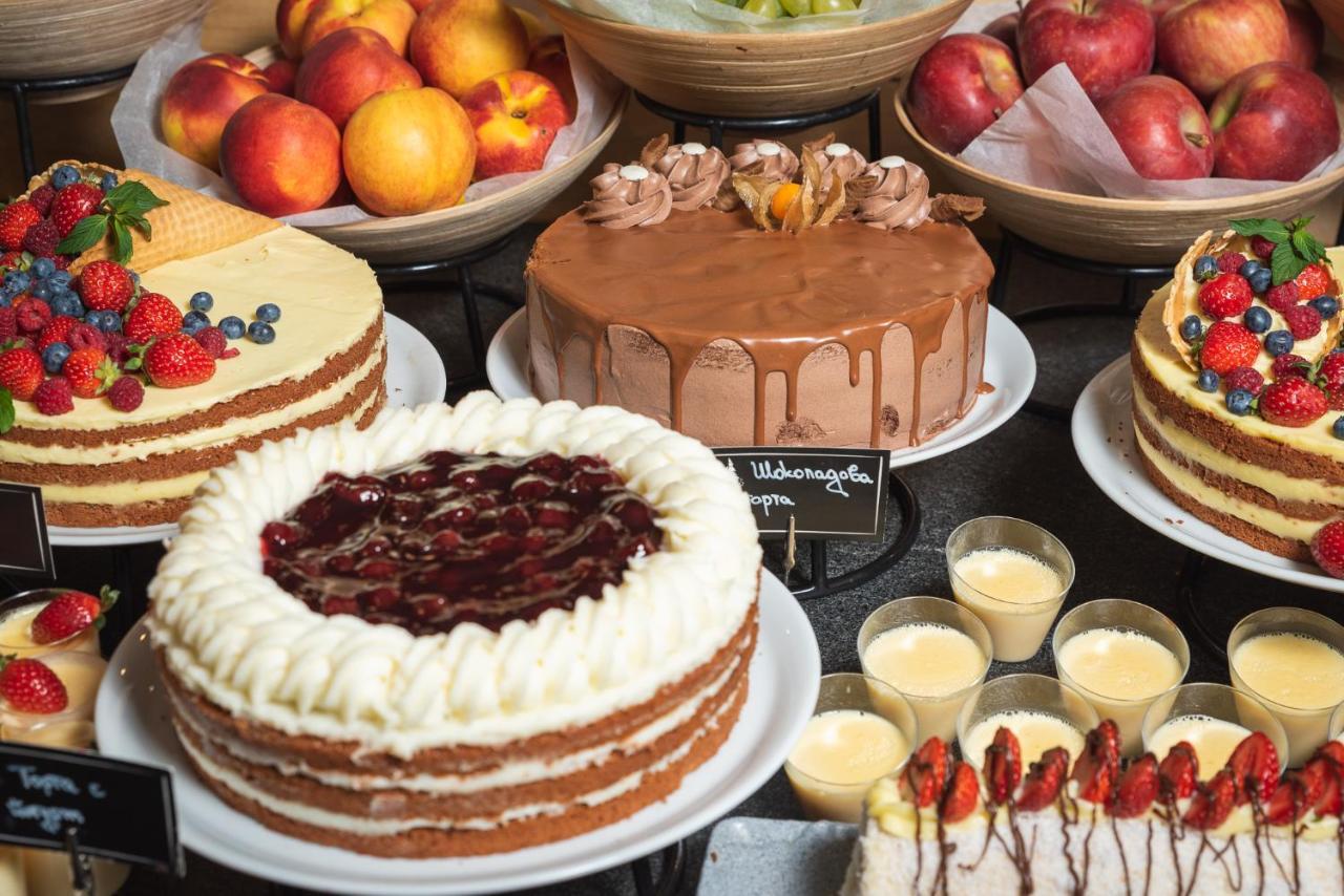 Hotel Arte Spa & Park Velingrad Luaran gambar A selection of cakes