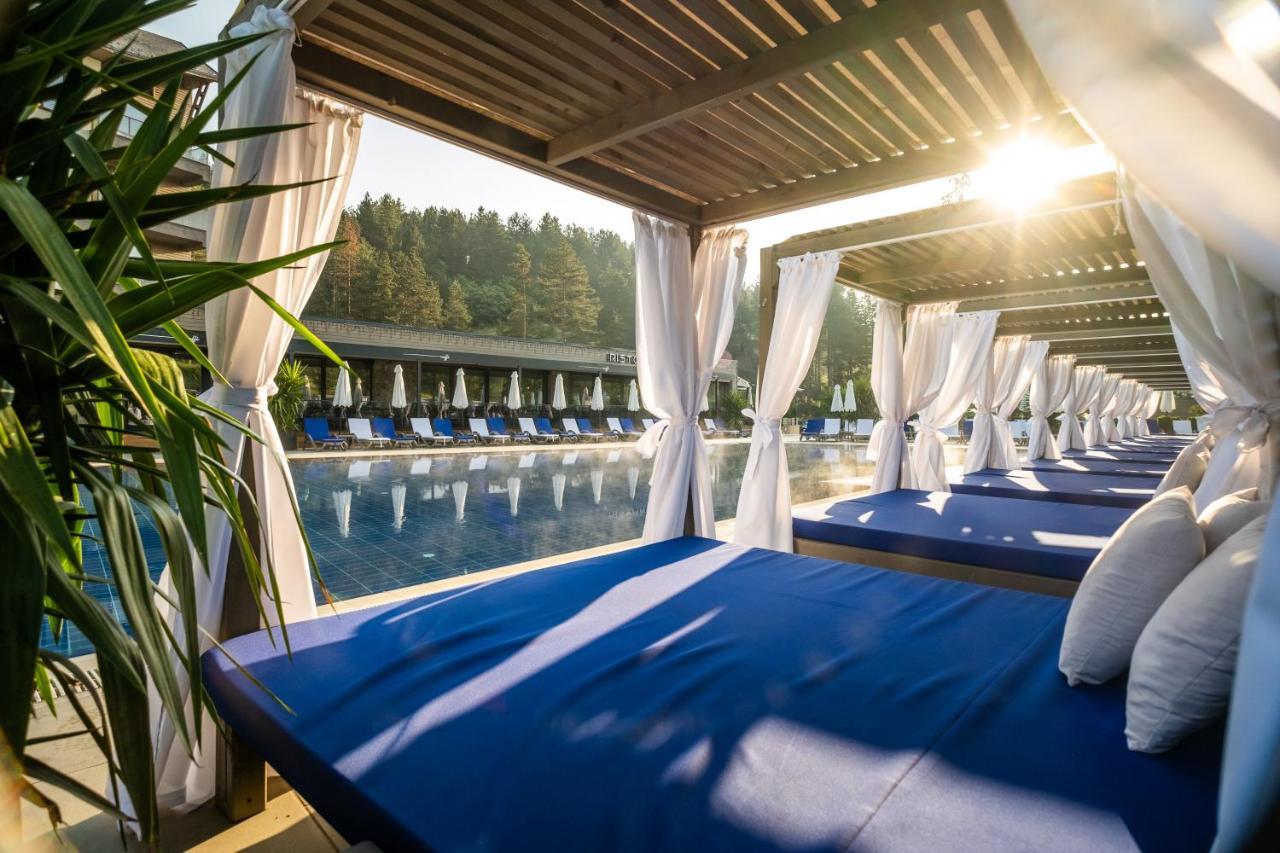 Hotel Arte Spa & Park Velingrad Luaran gambar Cabana at the pool
